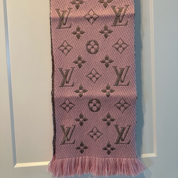 Louis Vuitton Accessories - Louis Vuitton Logomania Pink Wool scarf